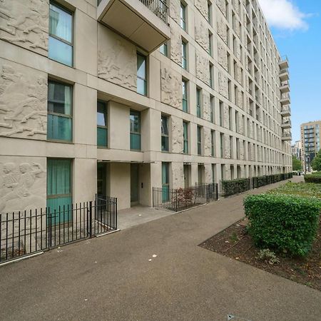 Amazing 2 Bedroom Flat In E20 Londres Exterior foto